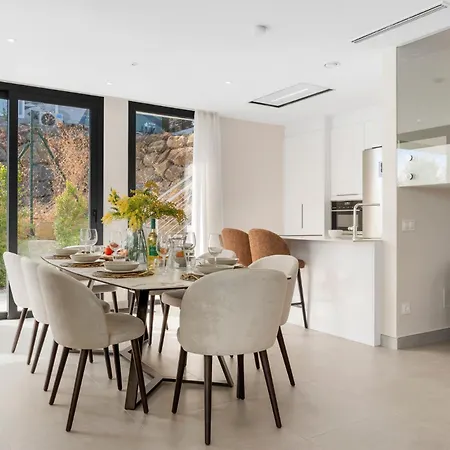 Golf & Seaview With Heated Private Pool Vila