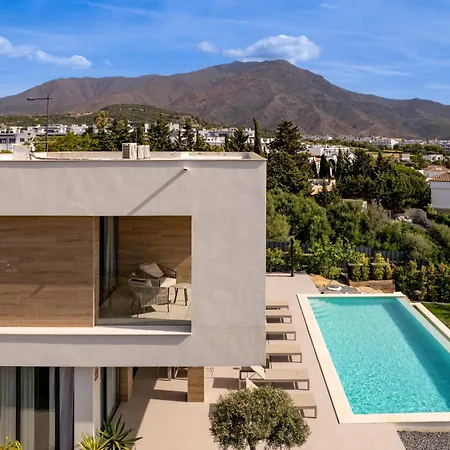 Golf & Seaview With Heated Private Pool Estepona