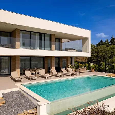 Golf & Seaview With Heated Private Pool *