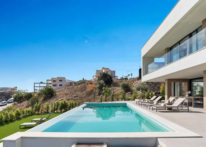 Golf & Seaview With Heated Private Pool 에스테포나